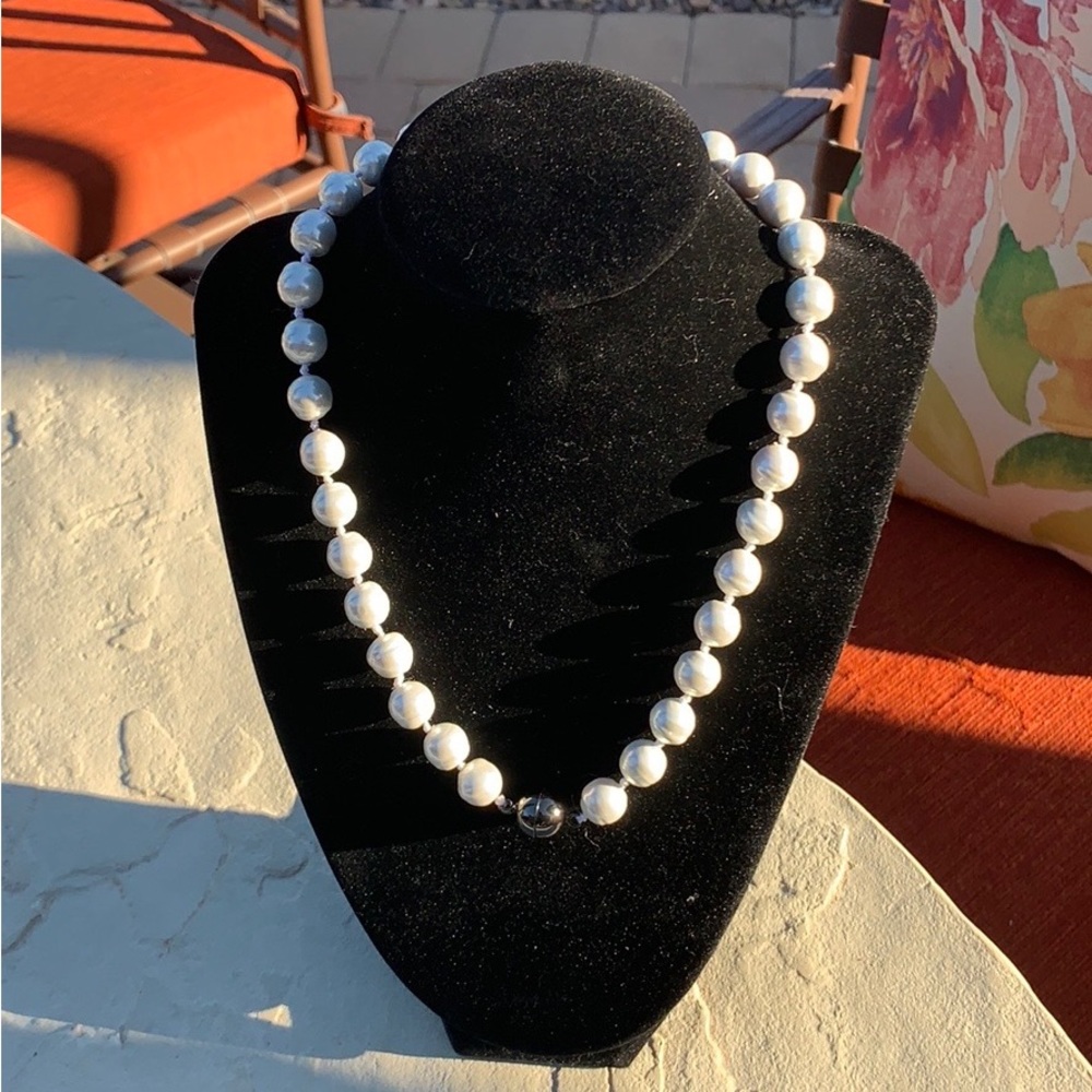 17-1/2” white Tahitian cultured pearl necklace with a strong magnetic clasp.
